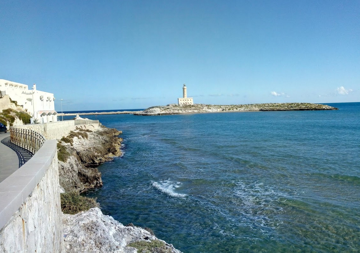 Il faro con lo Scoglio di Santa Eufemia -Vieste